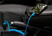 Consultório MenosFios. Carregar telemóvel no carro faz ou não mal à bateria?