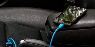 Consultório MenosFios. Carregar telemóvel no carro faz ou não mal à bateria?