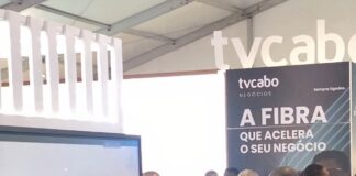 Mário Oliveira, ministro do MINTTICS marca presença no primeiro dia do ANGOTIC 2025