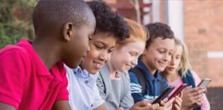 Países europeus incentivam crianças a reduzir o uso das redes sociais