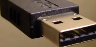 A história do USB: do conector que só encaixava de um lado ao iPhone