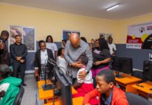 MINTTICS inaugura salas de informática e pontos de internet gratuita em Luanda e Icolo e Bengo